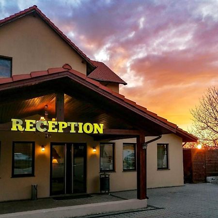 Little Texas Iasi Hotel Екстериор снимка