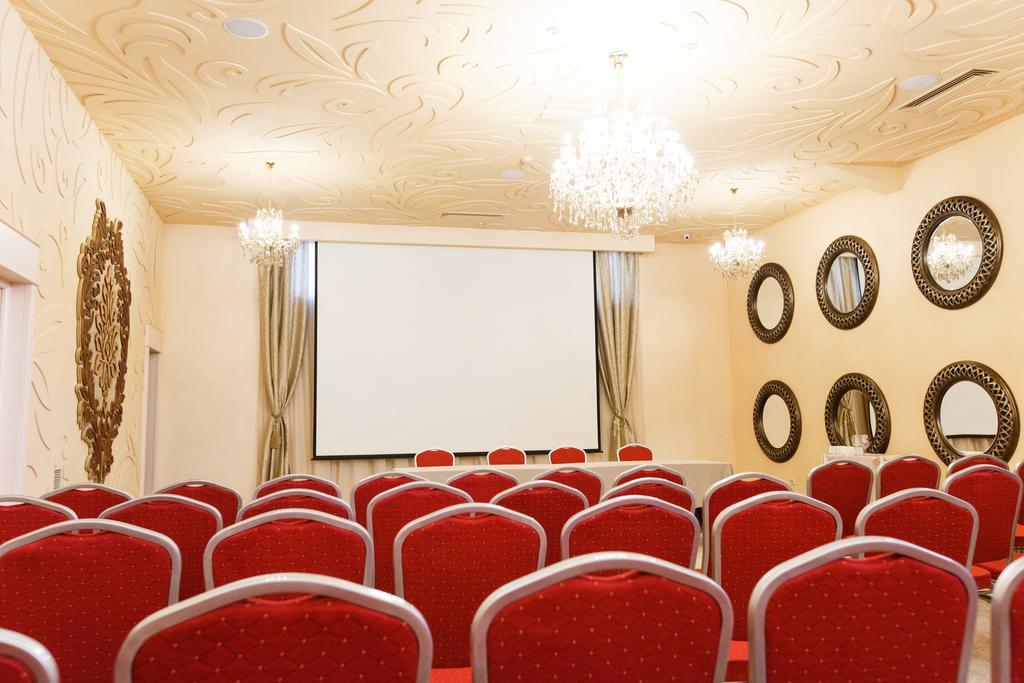 Little Texas Iasi Hotel Екстериор снимка