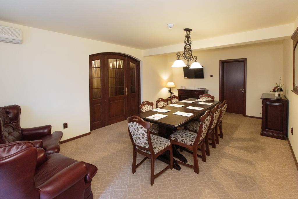 Little Texas Iasi Hotel Екстериор снимка