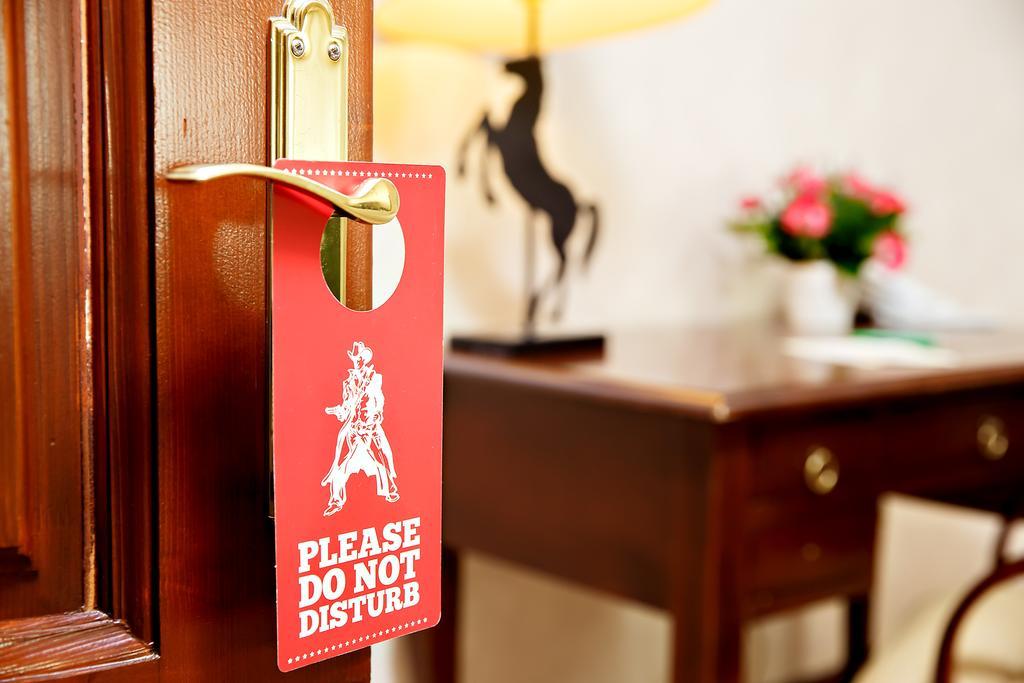 Little Texas Iasi Hotel Екстериор снимка