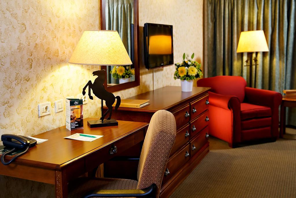 Little Texas Iasi Hotel Екстериор снимка