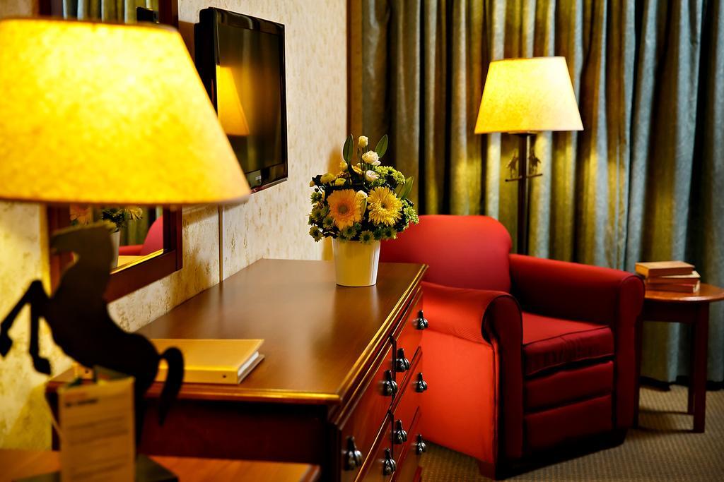 Little Texas Iasi Hotel Екстериор снимка