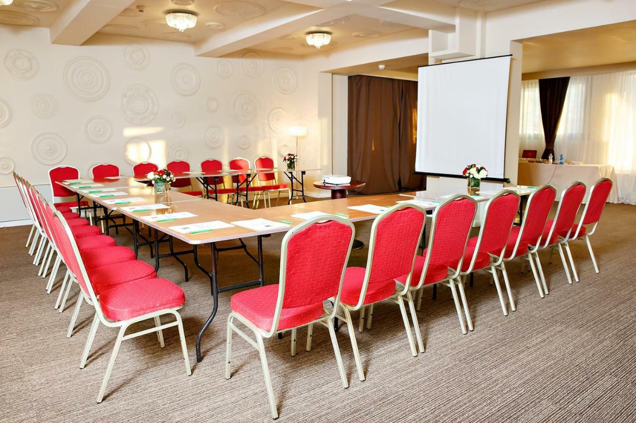 Little Texas Iasi Hotel Екстериор снимка