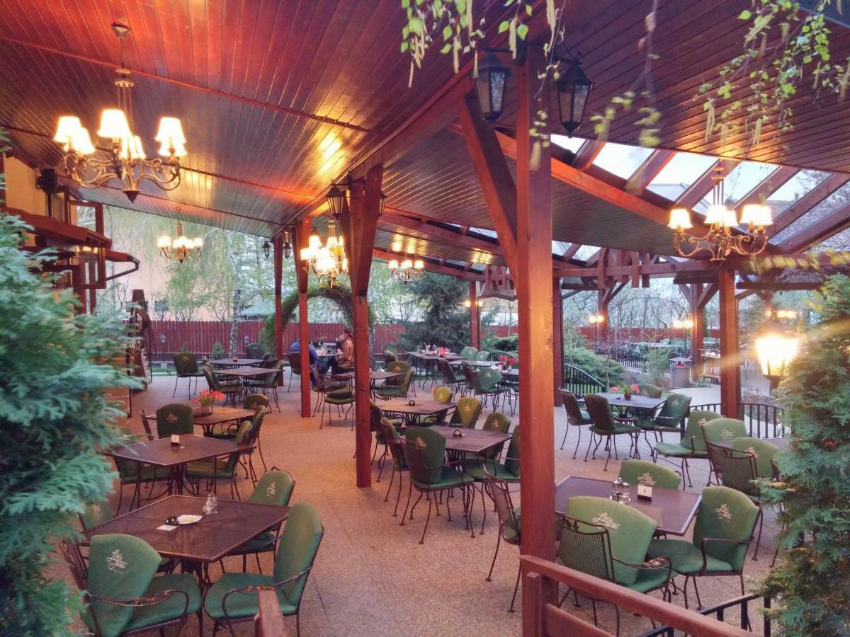 Little Texas Iasi Hotel Екстериор снимка