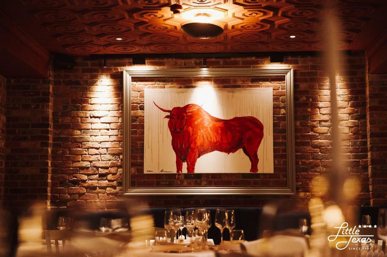 Little Texas Iasi Hotel Екстериор снимка