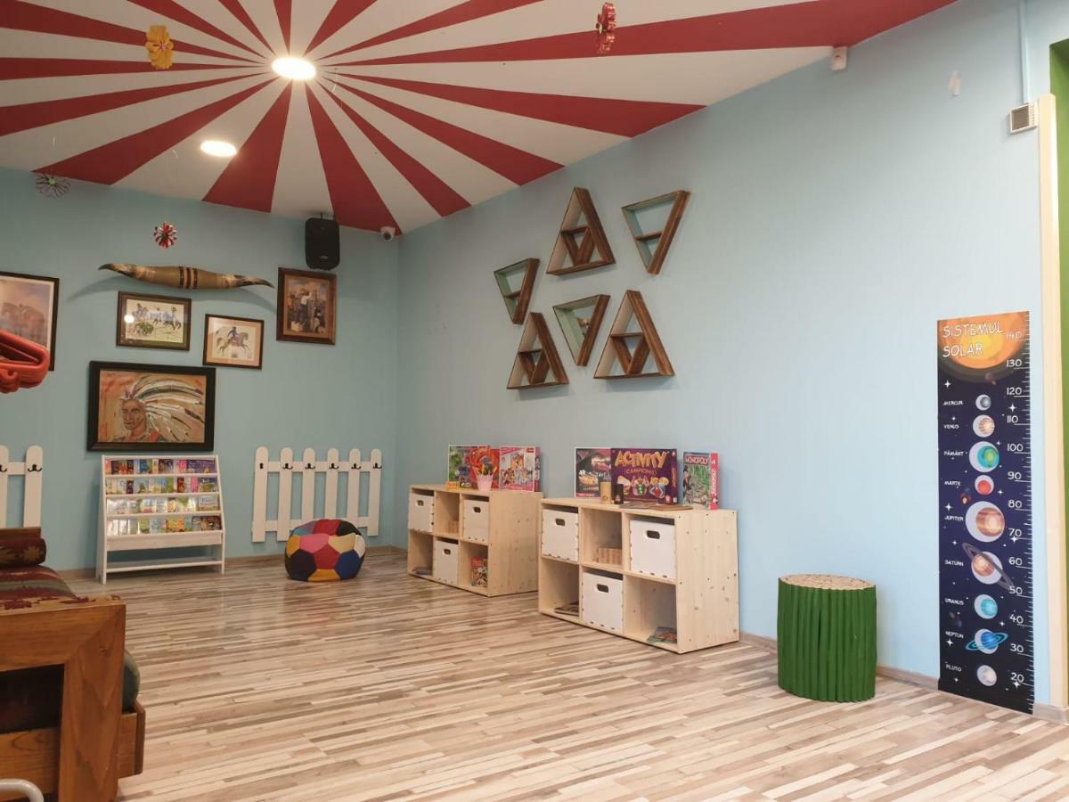 Little Texas Iasi Hotel Екстериор снимка