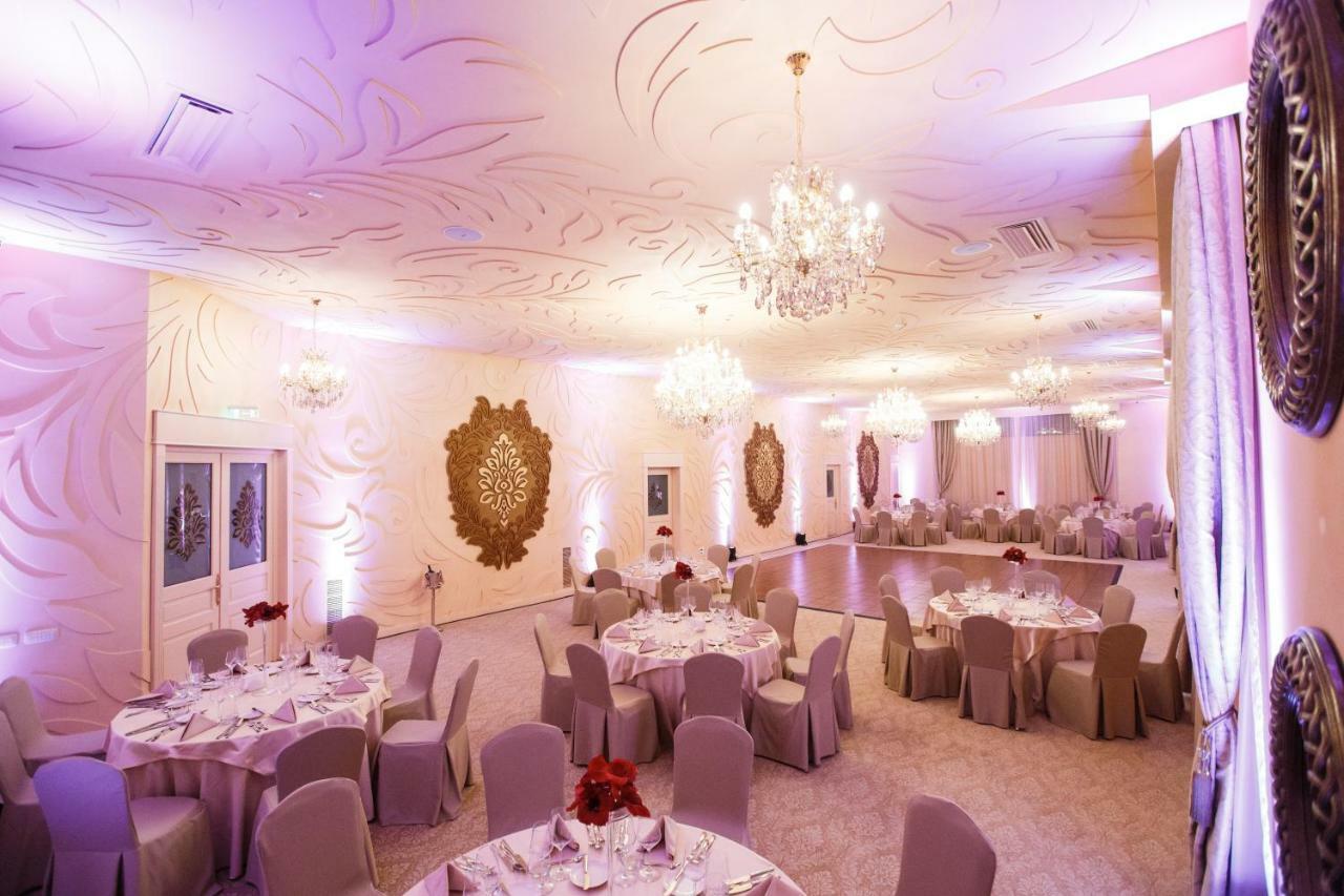 Little Texas Iasi Hotel Екстериор снимка