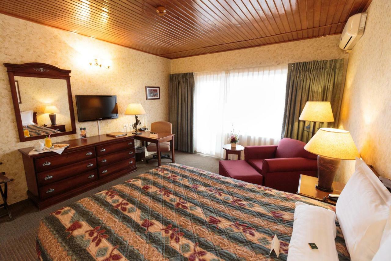 Little Texas Iasi Hotel Екстериор снимка
