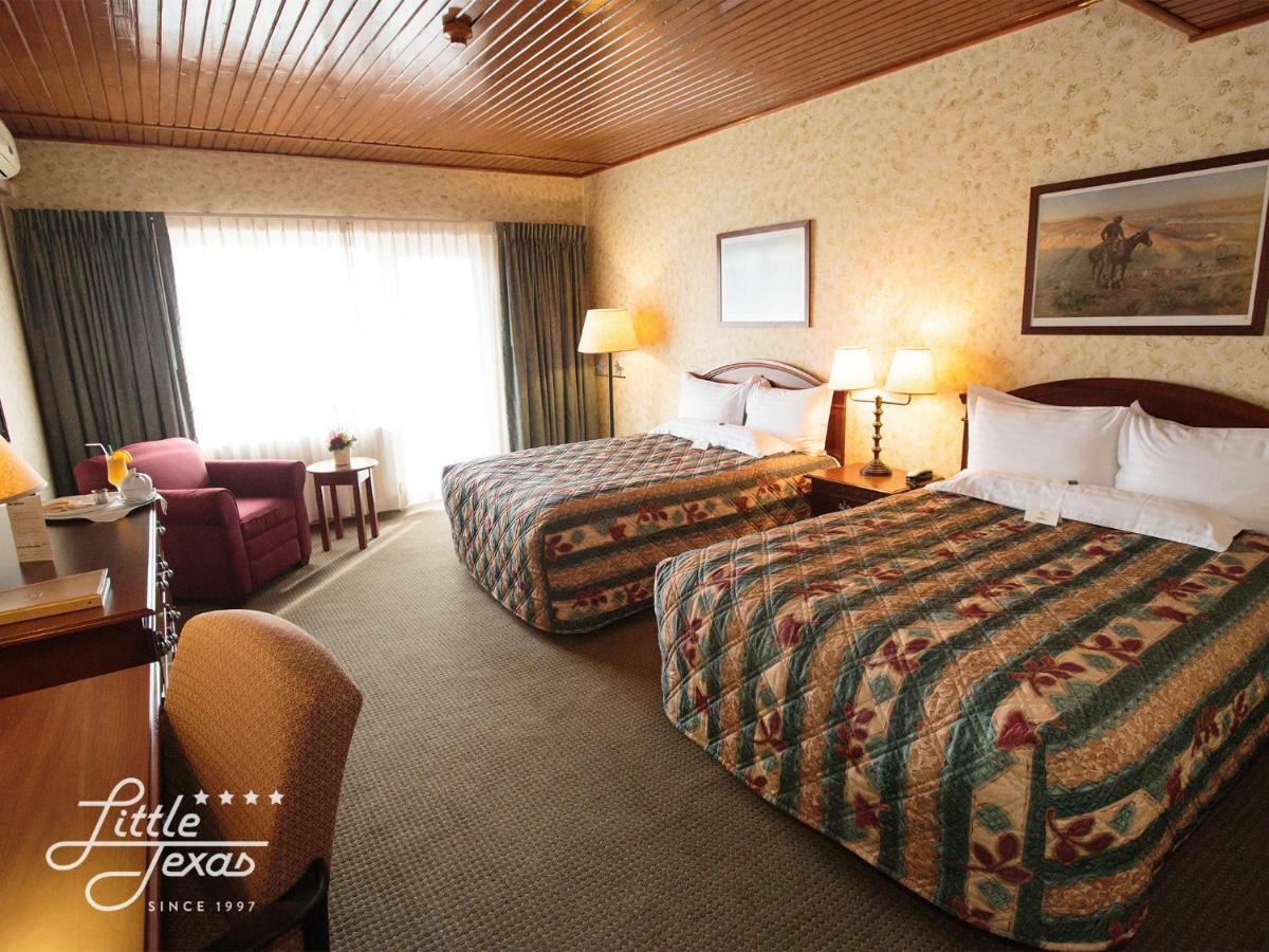 Little Texas Iasi Hotel Екстериор снимка